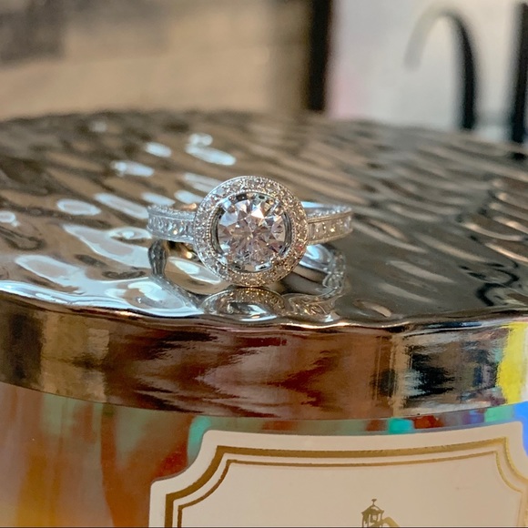 SOLD Diamond engagement ring - Picture 10 of 13